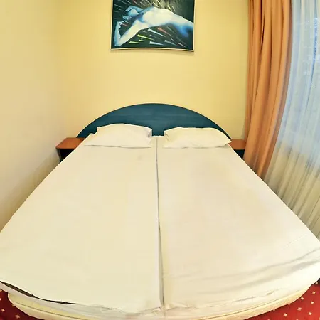 White Horse Hotel *